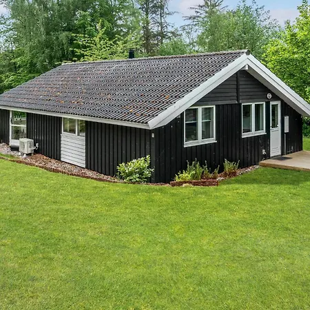 Vakantiehuis Lovely Home In Dronningmolle With Wifi